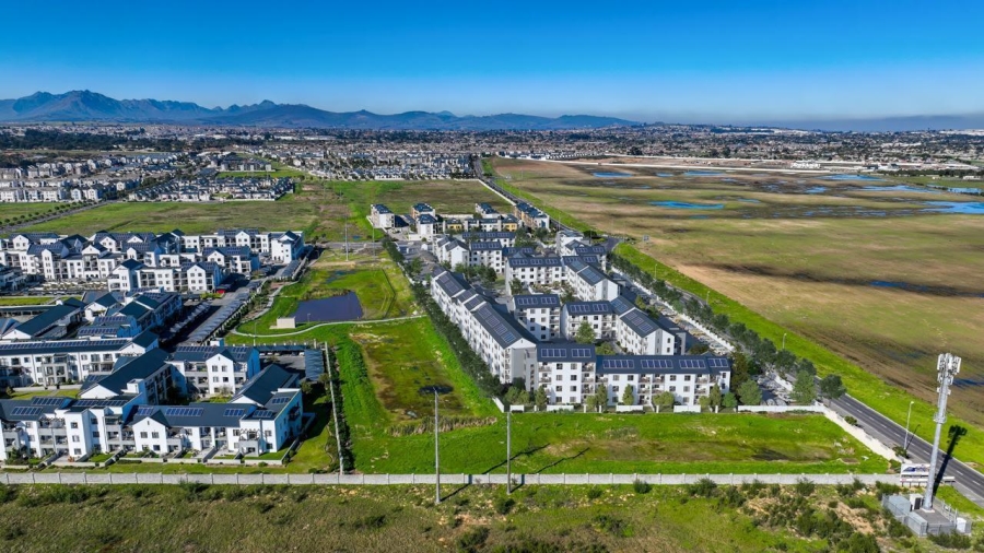 1 Bedroom Property for Sale in Buhrein Western Cape